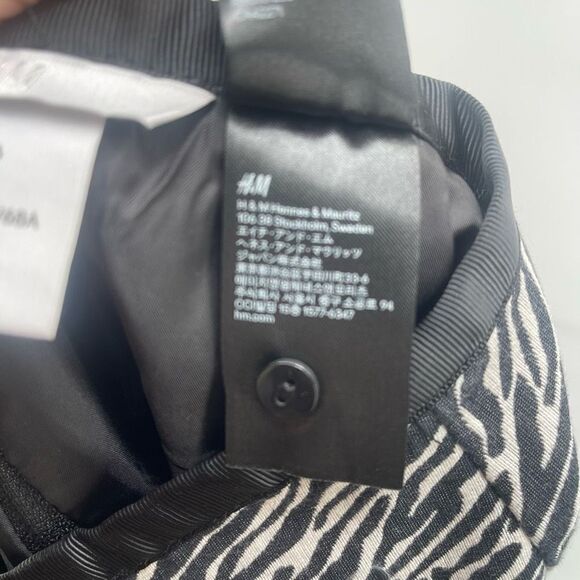 H&M Women's Pencil Skirt Straight Mini Animal Print Zip Black White zebra 6 - Picture 8 of 9